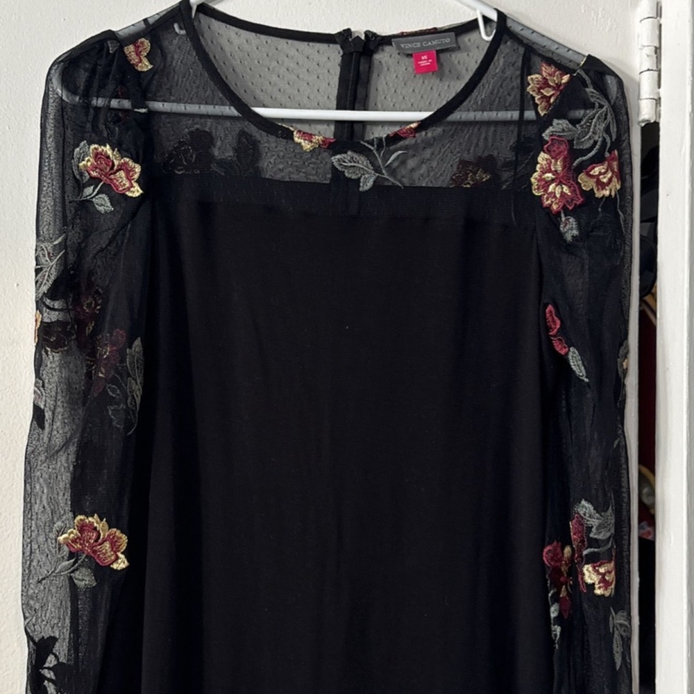 Vince Camuto knee high pretty black dress